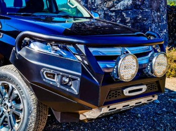 Paragolpes frontal c/base,faros integrados Versión Africana L200 Triton 2019-